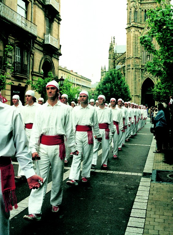Argia eta Haritzeko dantzariak Zangotzan 1990 Argia eta Haritzeko dantzariak Zangotzan 1990