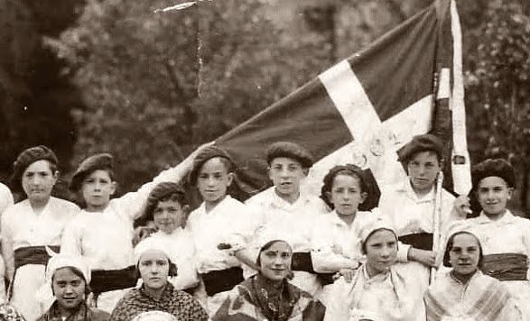 Arrasateko batzokiko dantzariak 1933