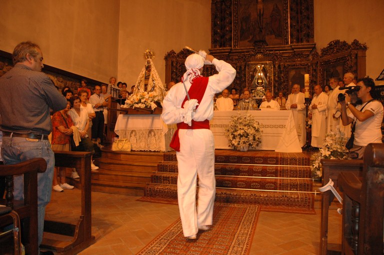 Arrate 2004 ezpata-dantza mezetan Arrate 2004 ezpata-dantza mezetan