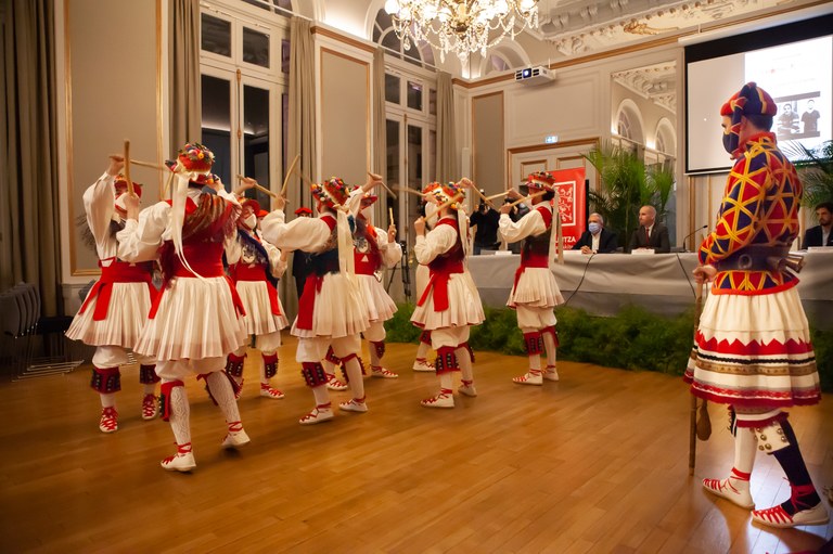 Baiona Hiria Duguna dantza taldea Baiona Hiria sari banaketan, Baiona, 2021-11-26. Argazkia: Iñaki Zugasti - Dantzan CC-BY-SA