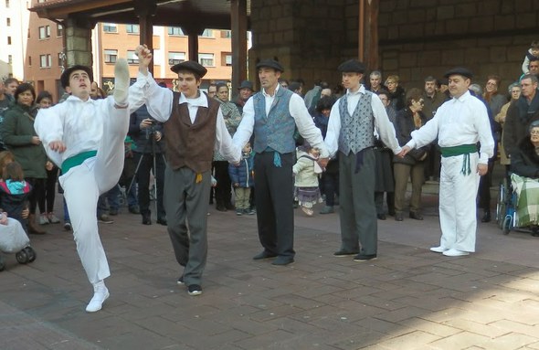 barakaldo 2015: elizateko aurreskua