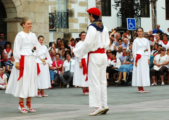 Bera: San Esteban 2014 aurreskua 02
