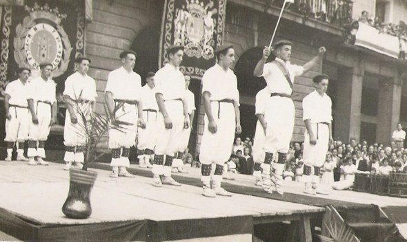 Berastegiko dantzariak, Tolosa, 1956-09-09. Berastegiko dantzariak, Tolosa, 1956-09-09.