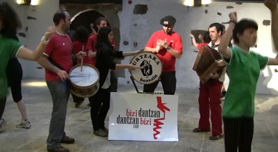 bizi-dantzan-kartela-erabilera-001.jpg