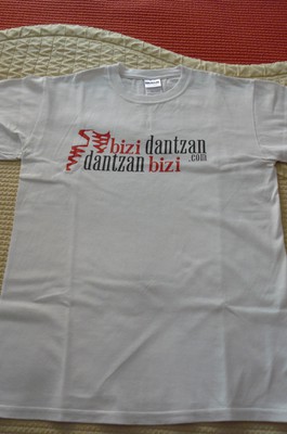 Dantzan bizi kamiseta Haritz