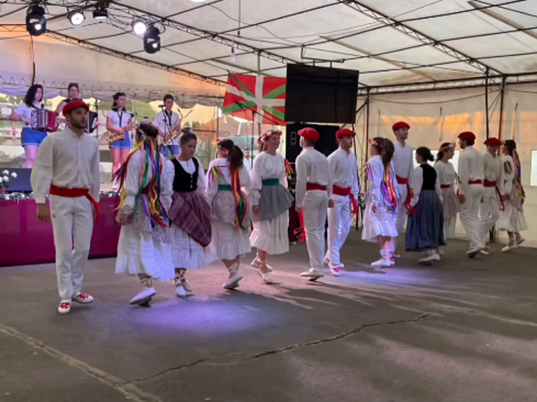 Burgaintzi dantza taldea