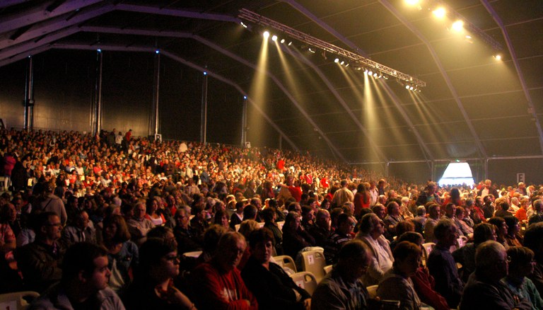 Confolens Jaialdia-Argia-2014_10114 2014ko Confolens Jaialdia. Argia, Maritzuli, Arkaitz, Haritz, Gure-Kai, Duguna, Urki eta Kezka. 2014-08-12/13.Oier Araolaza / Dantzan CC BY-SA