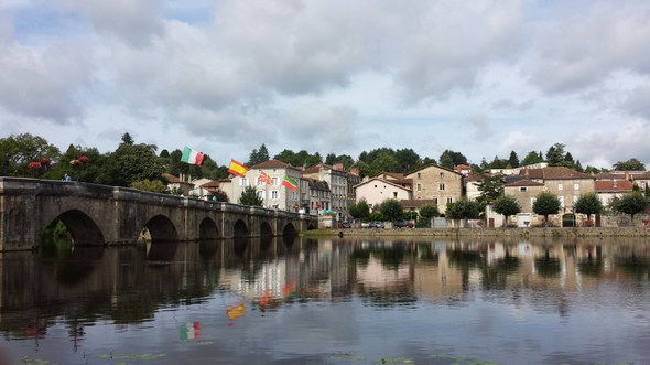 Confolens Jaialdia-Argia-2014_113049 2014ko Confolens Jaialdia. Argia, Maritzuli, Arkaitz, Haritz, Gure-Kai, Duguna, Urki eta Kezka. 2014-08-12/13.Oier Araolaza / Dantzan CC BY-SA