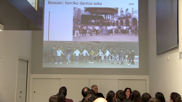 Dantza berrien atontzea