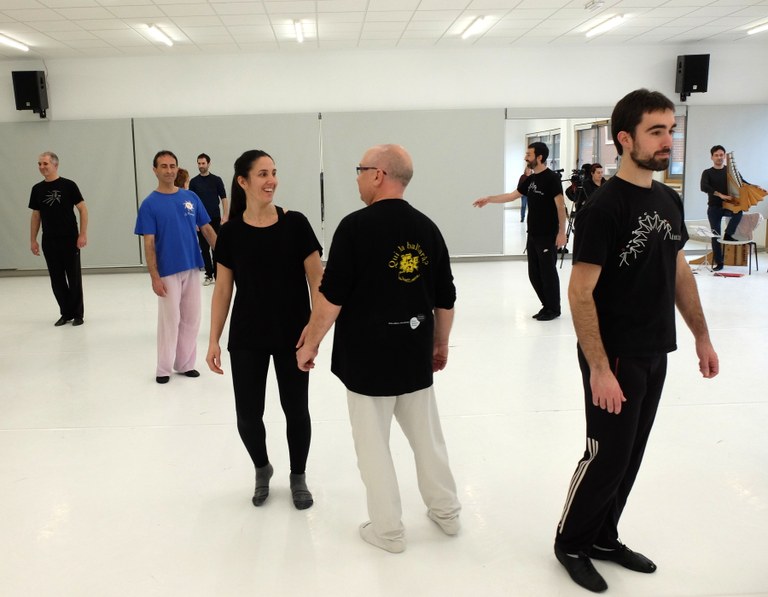 Dantza-luzeak, soka-dantzen aurrekariak Carles Mas-en eskutik, Dantzan Ikasi, Errenteria, 2019-02-09_11 Dantza-luzeak, soka-dantzen aurrekariak Carles Mas-en eskutik, Dantzan Ikasi, Errenteria, 2019-02-09_11