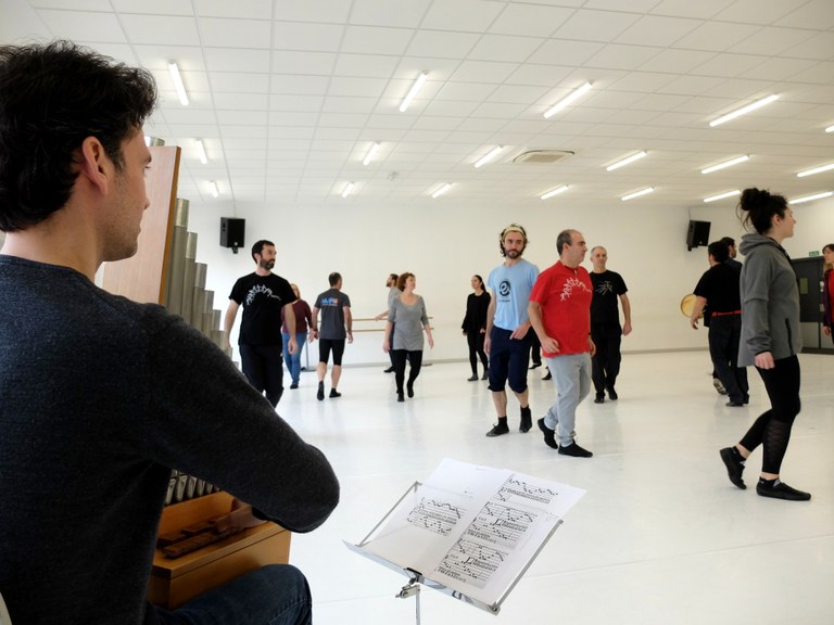 Dantza-luzeak, soka-dantzen aurrekariak Carles Mas-en eskutik, Dantzan Ikasi, Errenteria, 2019-02-09_2 Dantza-luzeak, soka-dantzen aurrekariak Carles Mas-en eskutik, Dantzan Ikasi, Errenteria, 2019-02-09_2