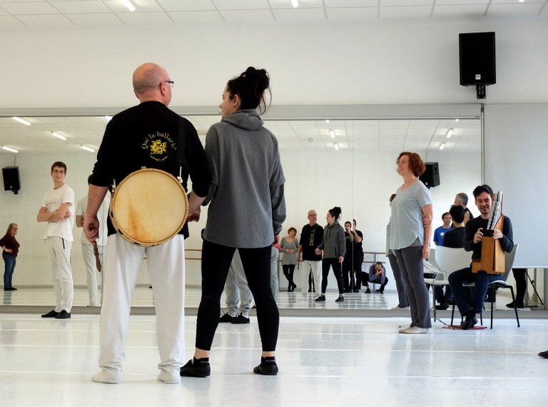 Dantza-luzeak, soka-dantzen aurrekariak Carles Mas-en eskutik, Dantzan Ikasi, Errenteria, 2019-02-09_5 Dantza-luzeak, soka-dantzen aurrekariak Carles Mas-en eskutik, Dantzan Ikasi, Errenteria, 2019-02-09_5