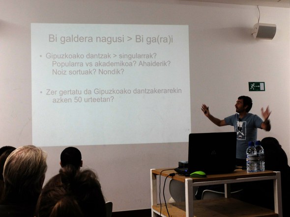 Dantzan Ikasi 2015 Gipuzkoako dantzak 01 Sarrera 02 Oier Araolaza Dantzan Ikasi 2015 Gipuzkoako dantzak 01 Sarrera 02 Oier Araolaza