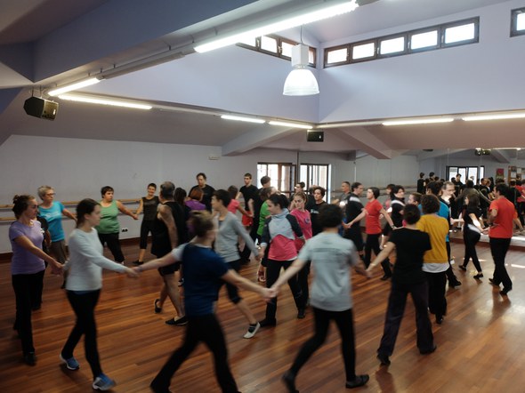 Dantzan Ikasi: Dantza lotua aberasten. 2016-10-15_1