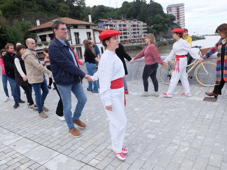 Deba-Mutriku zubiko soka-dantza