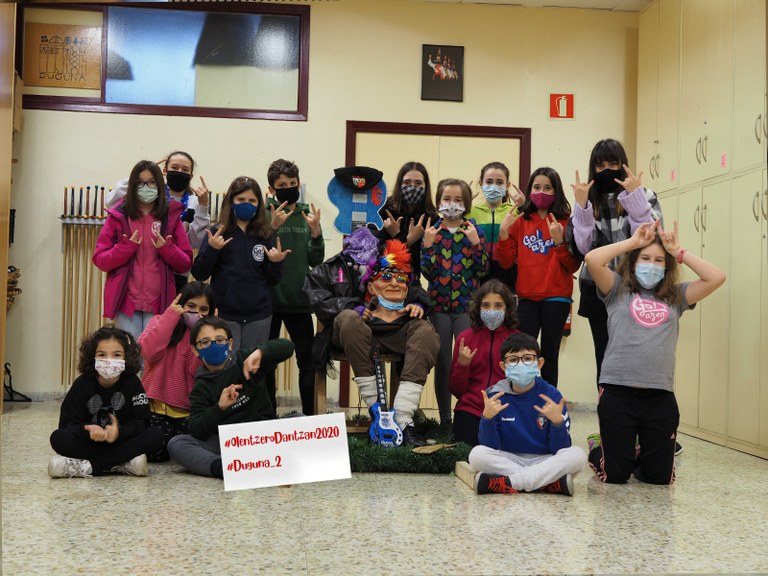 Duguna_2 (Iruñea) OlentzeroDantzan20 Duguna_2 taldea.
