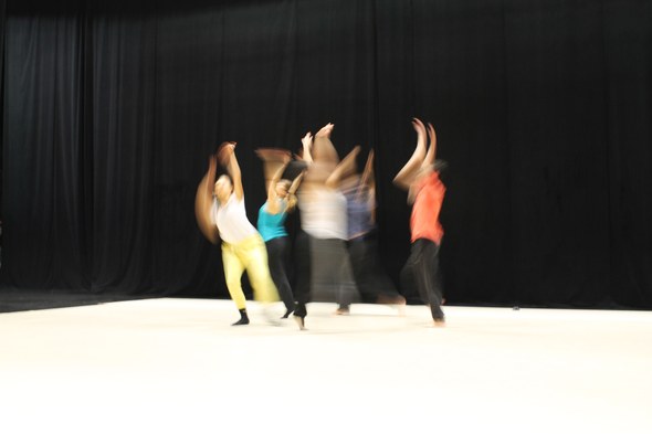 Elirale, Artha ikuskizuna