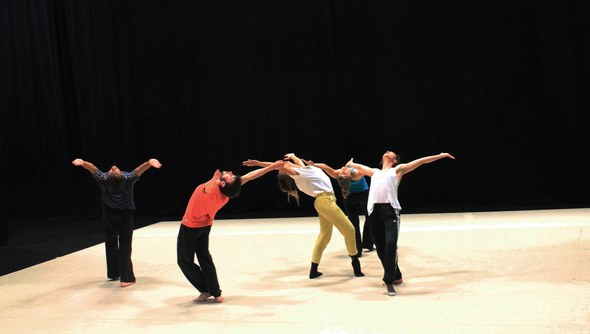 Elirale Artha ikuskizuna