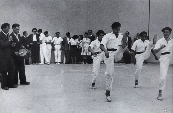 Errepika taldearen emanaldia. Filipe Oihanburu dantzan. Pariseko frontoia, 1943-06-20.