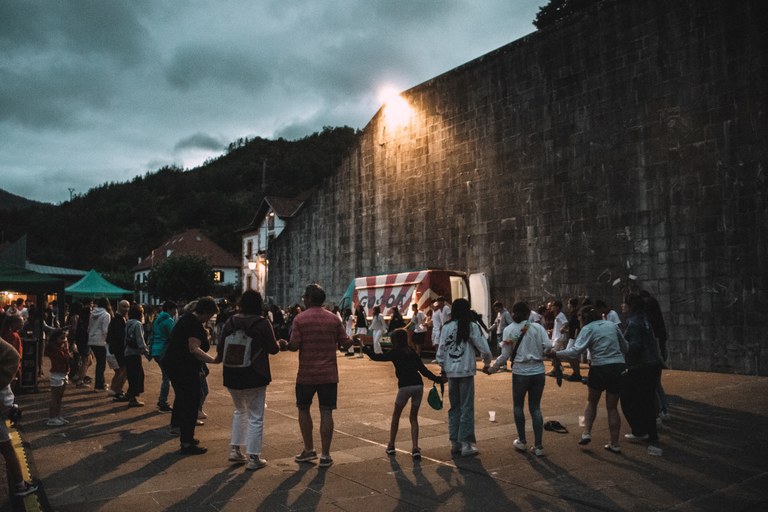 Erronkariko Xeiak 2024: Ttun-ttuna eta bandera dantza Erronkariko Xeiak 2024: Ttun-ttuna eta bandera dantza
