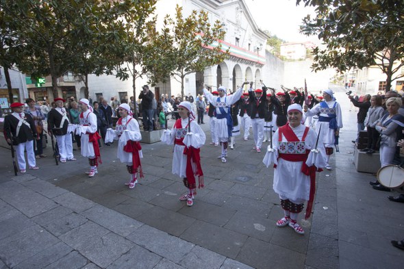 Errosarioko Amaren ezpata-dantza 2015-02 Errosarioko Amaren ezpata-dantza 2015-02