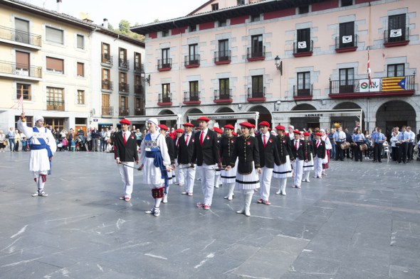 Errosarioko Amaren ezpata-dantza 2015-03 Errosarioko Amaren ezpata-dantza 2015-03