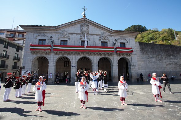 Errosarioko Amaren ezpata-dantza Errosarioko Amaren ezpata-dantza