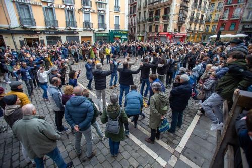 Euskal Herrian euskaraz dantza