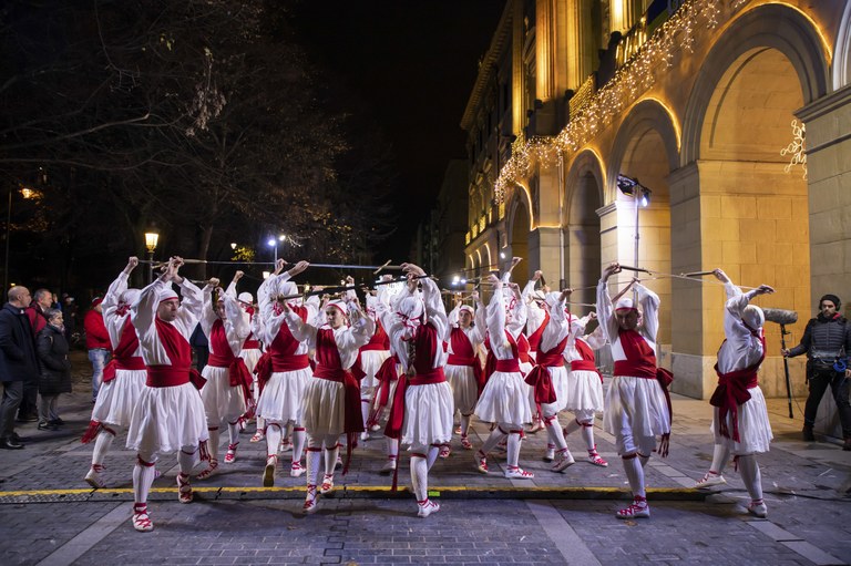 Ezpata-dantza Urrezko domina