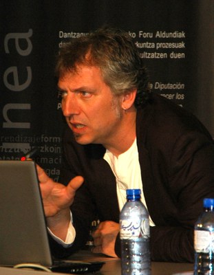 Dantzaz konpainiako zuzendaria.