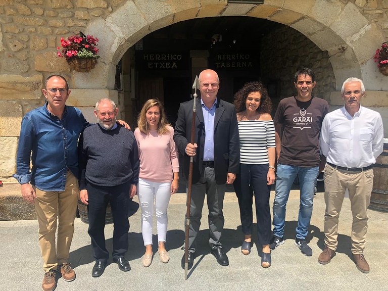 Garai alkatea lantzarekin