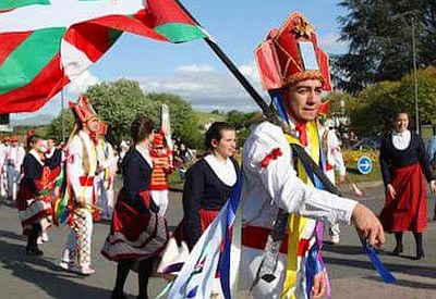 Gilen Saldumbide, makilaria. Arrola dantza taldea, Baigorri.