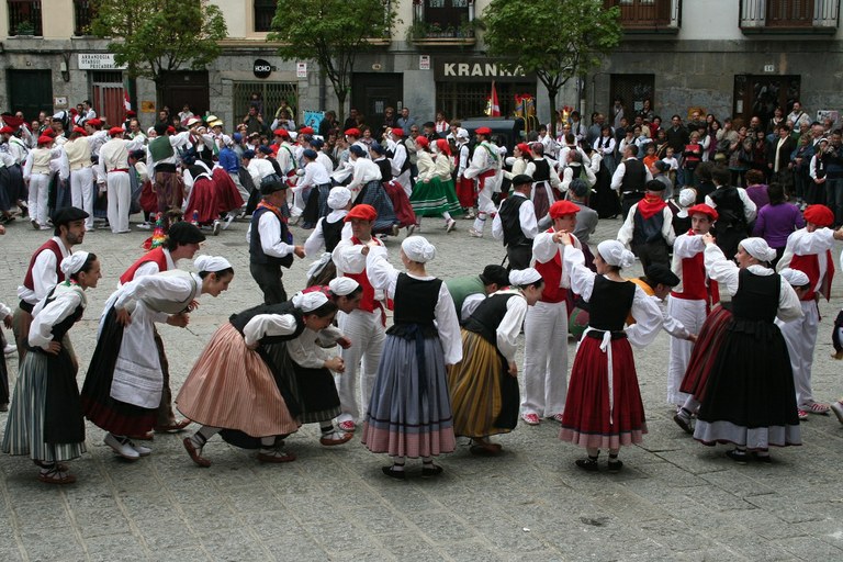 Hernani dantzari festa