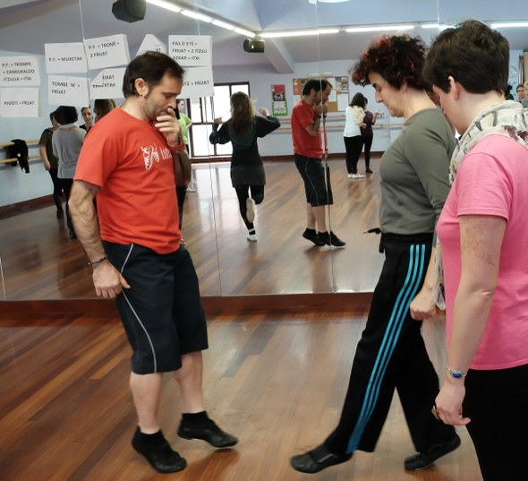 Ikastaroa Arantzako dantza-luzea 3