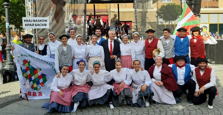 Indarra dantza taldea Polonian