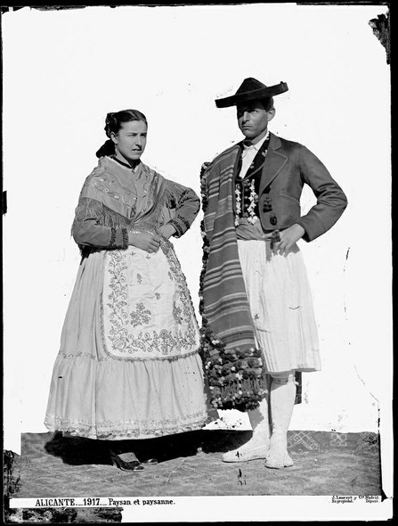 Jatorrizko argazki-oinan arabera, Alacanteko ordezkariak, Madril, 1878. Argazkia: Jean Laurent Minier