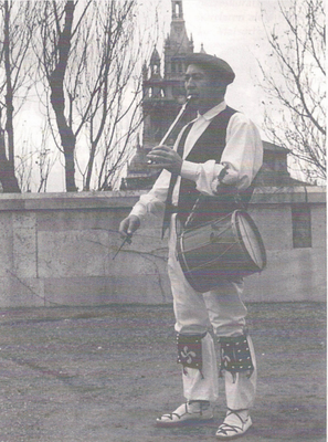 Jose Luis Etxebarria Goiri "Txelu" txistulari
