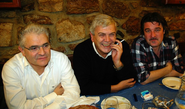 Joxan Lizarribar - Argia 2009 Axuri-Beltza, Argiaren 40. urteurreneko emanaldia, ondoko afaria. Joxan Lizarribar, Todor Etxaburu eta Mikel Urbeltz. 2009-12-04. Argazkia: Oier Araolaza.