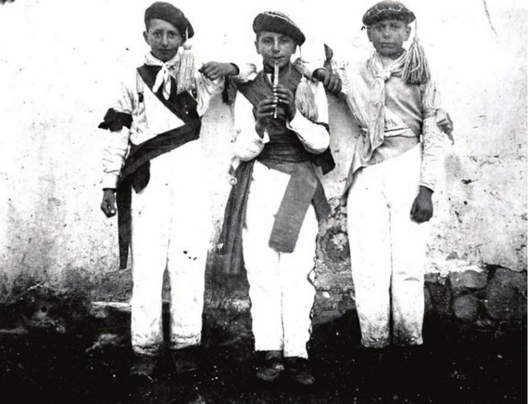 Kaskarotak, Ainhoa, 1950eko hamarkada. Kaskarotak, Ainhoa, 1950eko hamarkada.