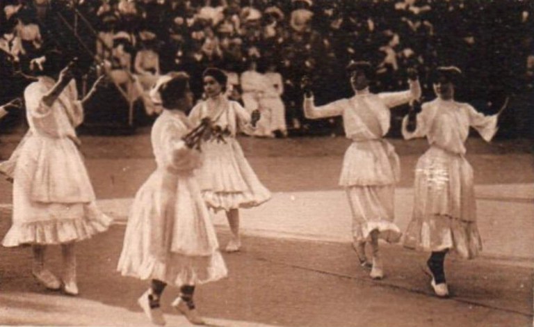 Lapurdi emakumeak Lapurdiko emazteak dantzan. Argazkia: Marcel Delboy