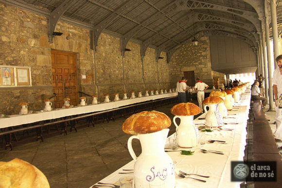 Laudioko kofradien bazkariko mahaiak