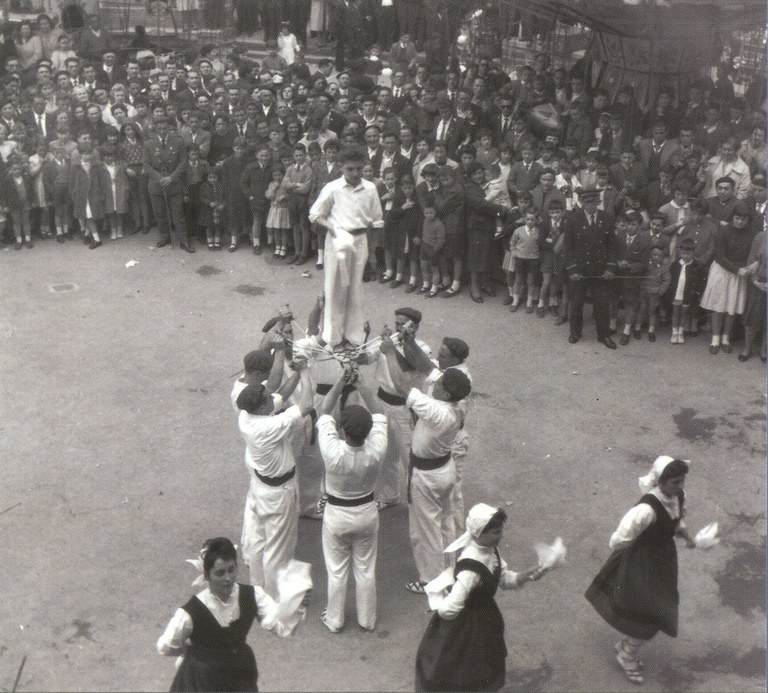 Legazpi: Ezpata-dantza 1954 Legazpi: Ezpata-dantza 1954