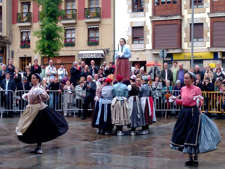 Legazpi: Santa Kurutz 2011 Oktabario dantza Legazpi: Santa Kurutz 2011 Oktabario dantza