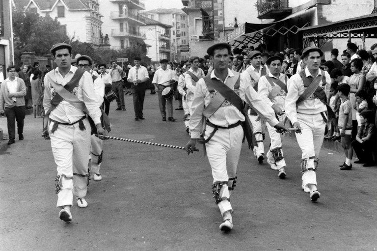 Lesaka ezpata-dantzariak