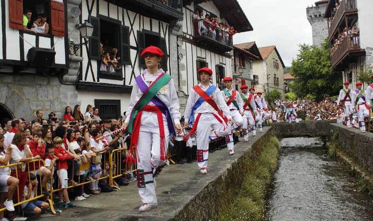 Lesaka: San Fermin 2019 Ezpata-dantza Lesaka: San Fermin 2019 Ezpata-dantza