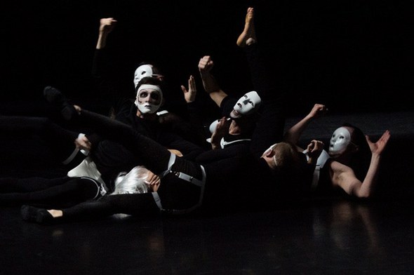 Liminal konpainia / Aurélien Richard: Revue Macabre