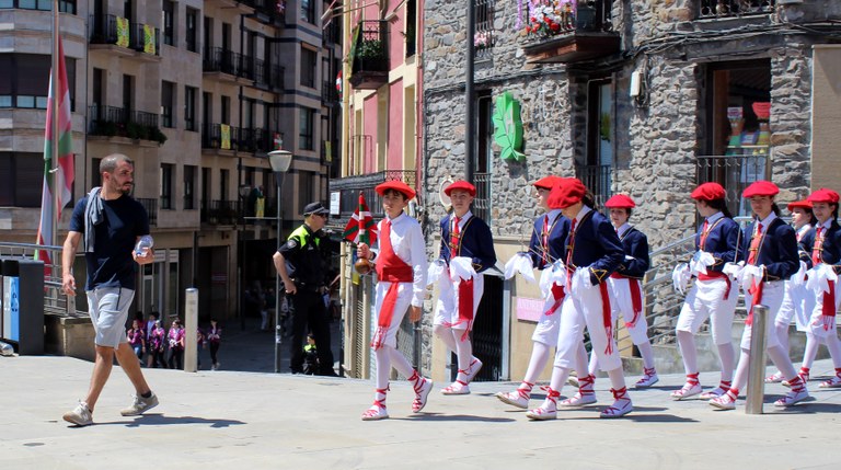 Loinazko San Martin ezpata-dantza Loinazko San Martin ezpata-dantza