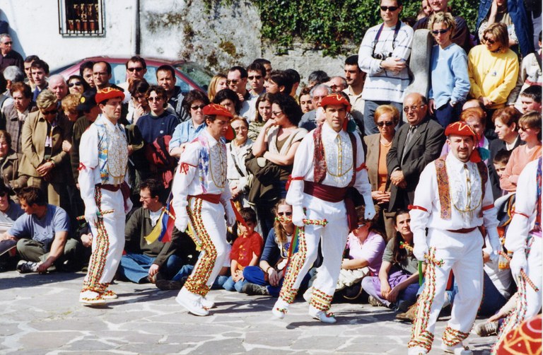 Luzaide 2002 Fernando Arretxe dantzan Luzaide 2002 Fernando Arretxe dantzan