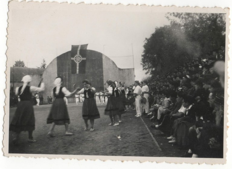 Milafranga 1944 Euskal dantzak 04