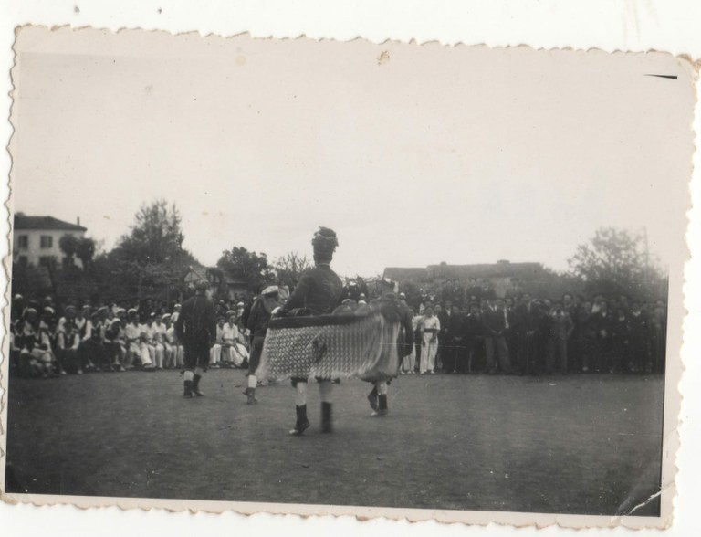 Milafranga 1944 Euskal dantzak 05